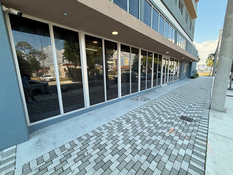 1110 NW 1st St, Miami, FL à louer - Photo du bâtiment - Image 3 de 16