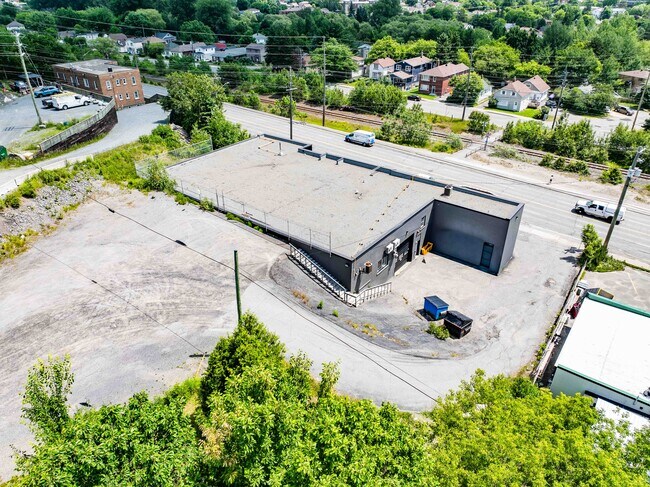 Plus de détails pour 633 Lorne St, Sudbury, ON - Local d'activités à louer