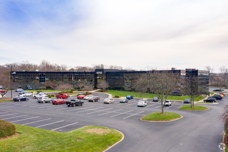 10400 Linn Station Rd, Louisville, KY for lease - Building Photo - Image 1 of 20