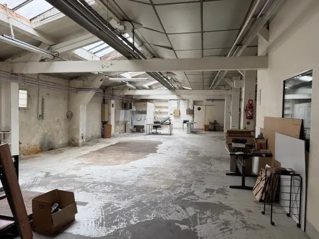 Retail in Paris for lease Interior Photo- Image 1 of 6