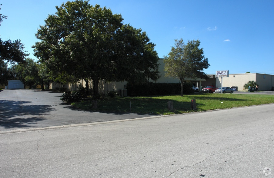 5600 N 115th Ave, Clearwater, FL for lease - Building Photo - Image 3 of 3
