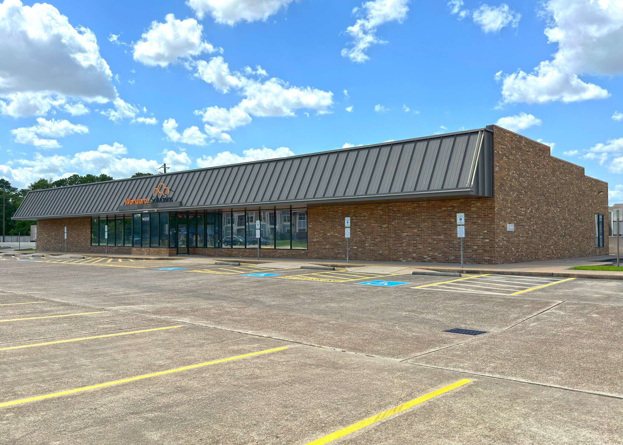 14355 Wallisville Rd, Houston, TX à louer Photo du bâtiment- Image 1 de 8