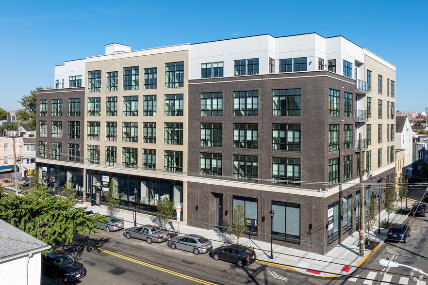 70 Central Ave, Jersey City, NJ for lease - Building Photo - Image 1 of 5