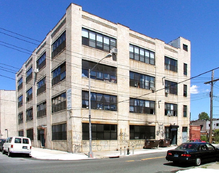 7-9 St Nicholas Ave, Brooklyn, NY for lease - Primary Photo - Image 1 of 1