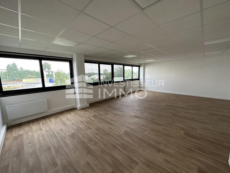 Office in Chilly-Mazarin for lease - Interior Photo - Image 2 of 6