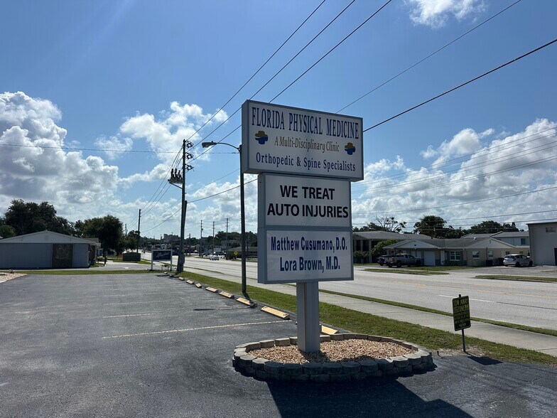 2200 W Bay Dr, Largo, FL à vendre - Photo du bâtiment - Image 3 de 10