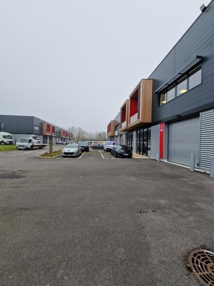 27 Avenue Du Gros Chene, Éragny for lease - Building Photo - Image 2 of 6
