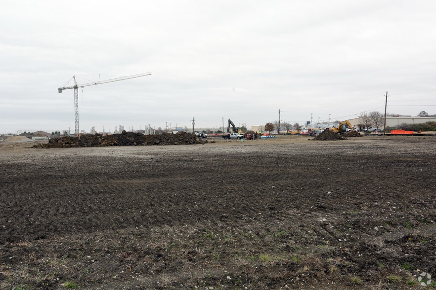 9215 John W Elliott Dr, Frisco, TX for lease - Building Photo - Image 3 of 6