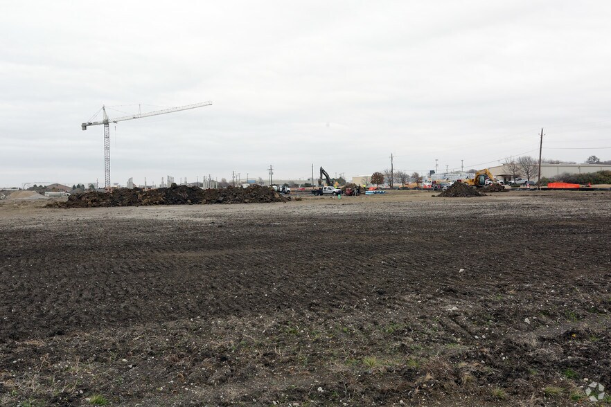 9215 John W Elliott Dr, Frisco, TX à louer - Photo du bâtiment - Image 3 de 6