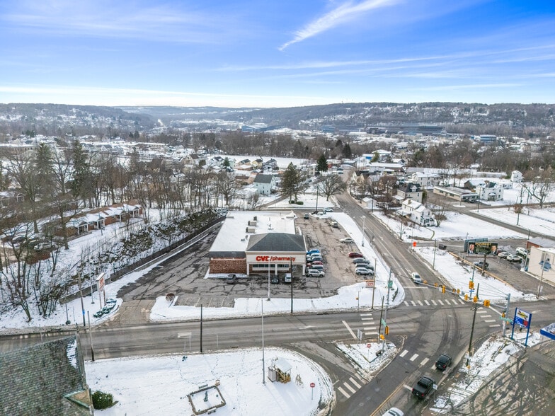 734 E Washington St, New Castle, PA for sale - Building Photo - Image 2 of 2