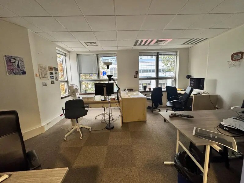 Office in Montreuil for sale Interior Photo- Image 1 of 10