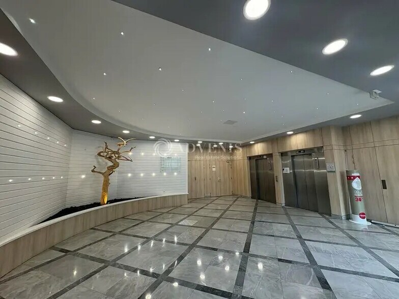 Bureau dans Vélizy-Villacoublay à louer - Hall d’entrée - Image 3 de 6