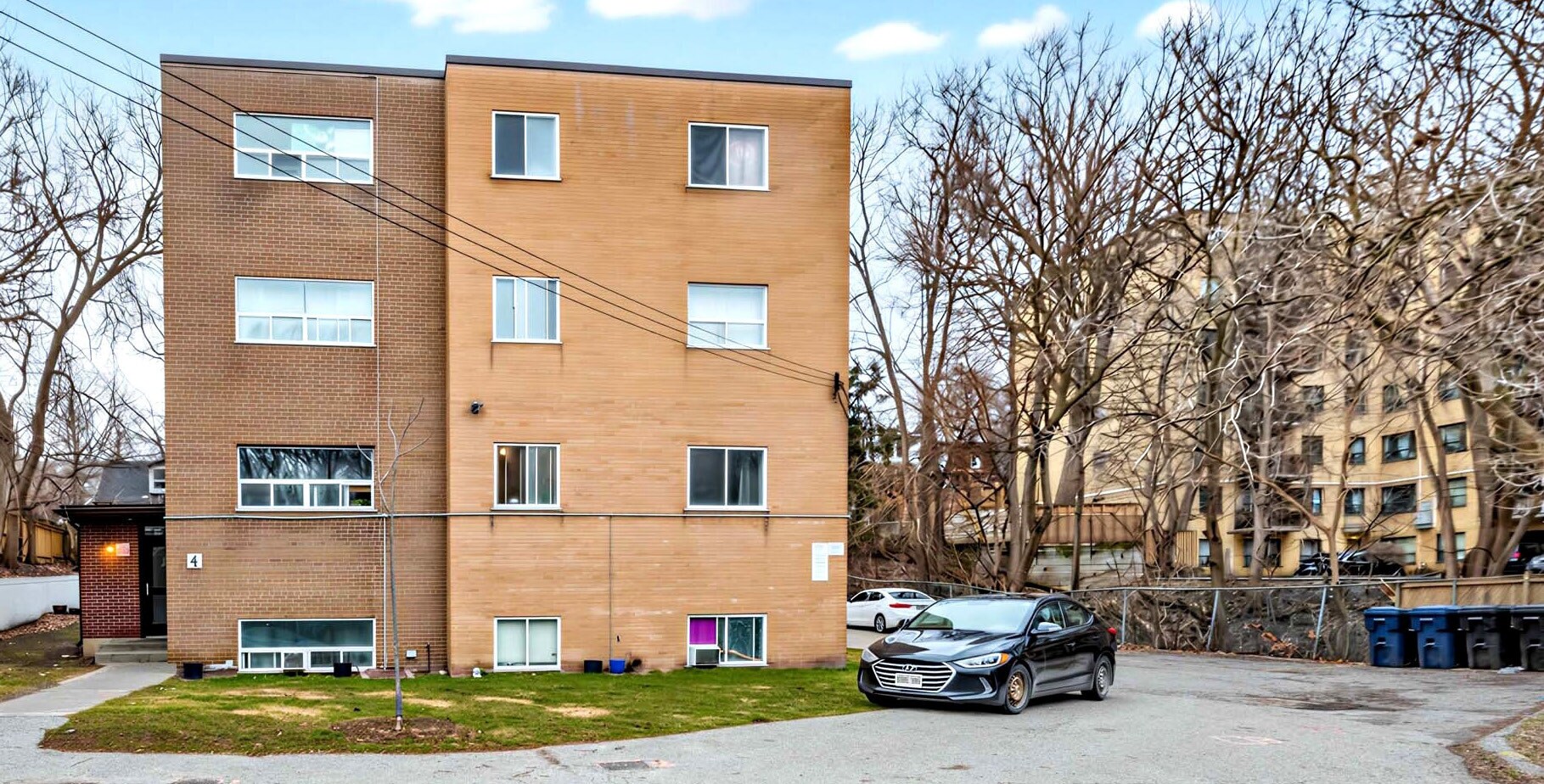 4 Newbold Av, Toronto, ON à vendre Photo du bâtiment- Image 1 de 12