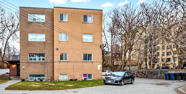 Plus de détails pour 4 Newbold Av, Toronto, ON - Multi-résidentiel à vendre