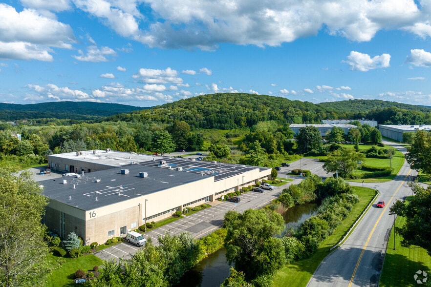 16 Mt. Ebo Rd S, Brewster Village, NY à louer - Aérien - Image 3 de 11
