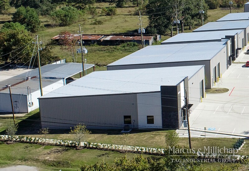 2323 S Houston Ave, Humble, TX à vendre - Photo du bâtiment - Image 3 de 5