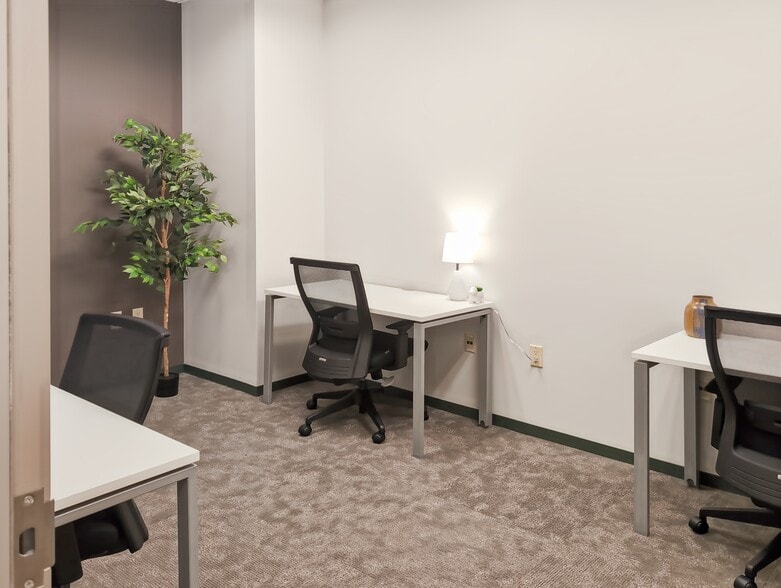 11602 W Center Rd, Omaha, NE for lease - Building Photo - Image 3 of 8