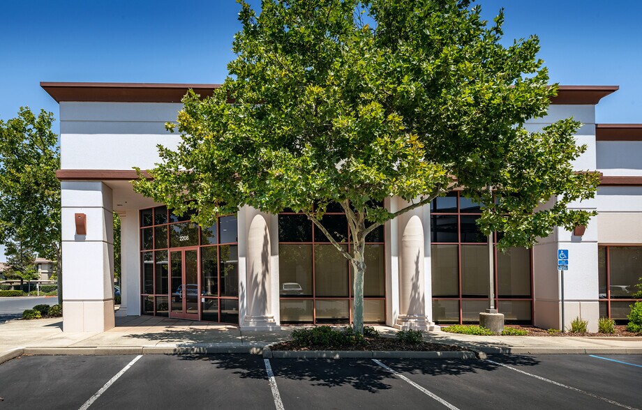 2208 Plaza Dr, Rocklin, CA à louer - Photo du bâtiment - Image 3 de 11