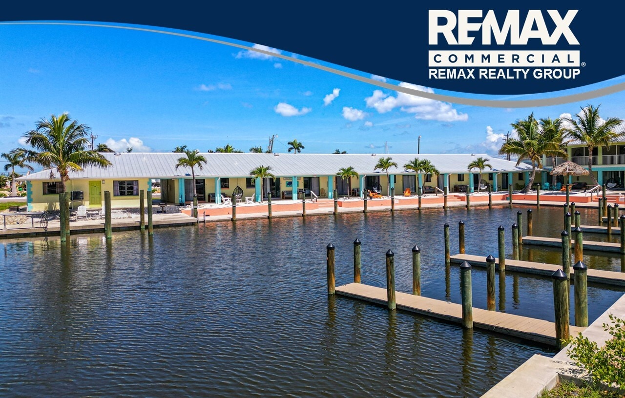 2938 Sanibel Blvd, Saint James City, FL for sale Primary Photo- Image 1 of 18