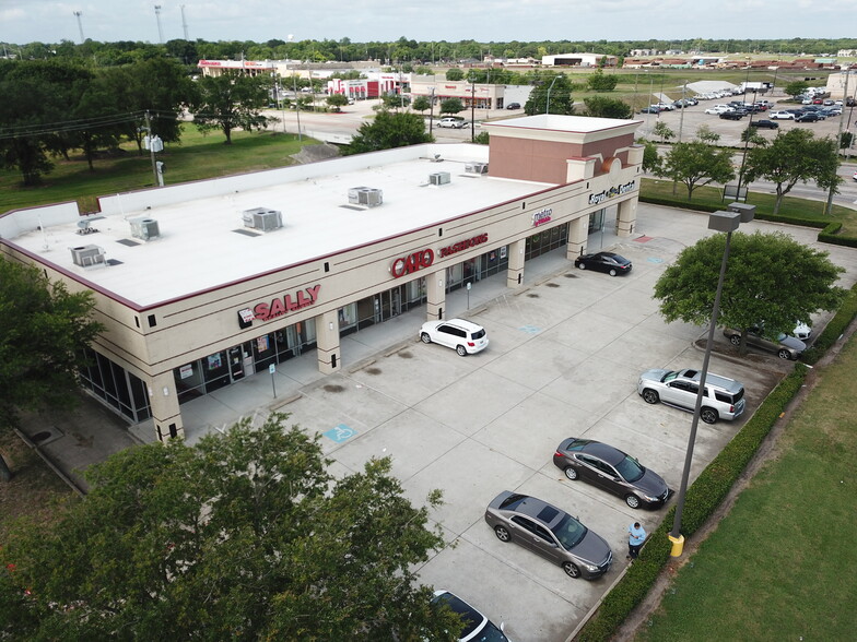 1921 N Main St, Pearland, TX à louer - Photo du bâtiment - Image 3 de 4