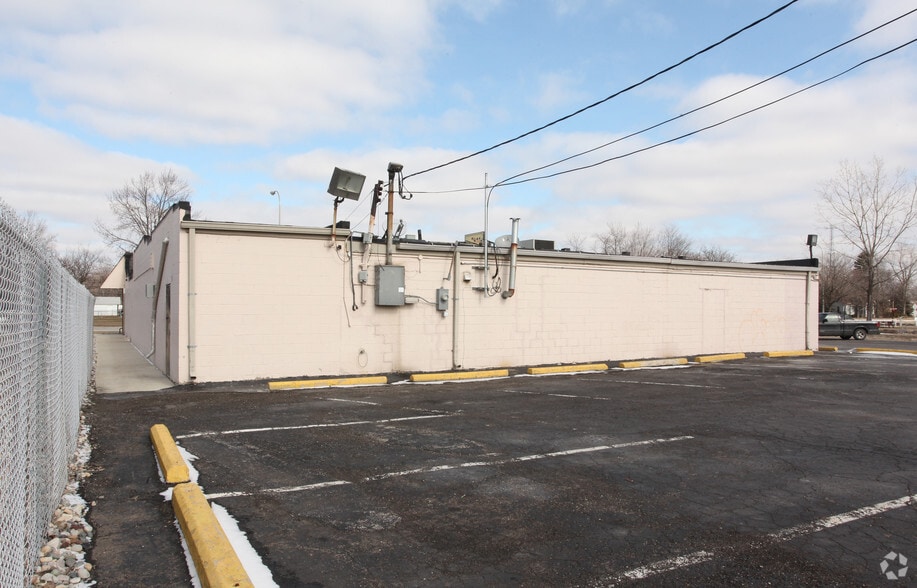25621 Ecorse Rd, Taylor, MI for sale - Building Photo - Image 2 of 4