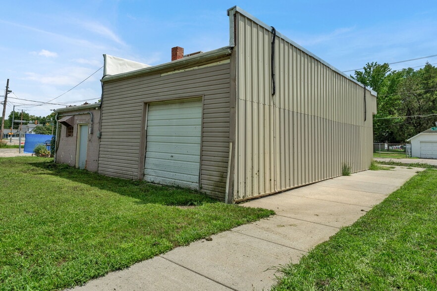 1700 NE Seward Ave, Topeka, KS for sale - Building Photo - Image 3 of 30