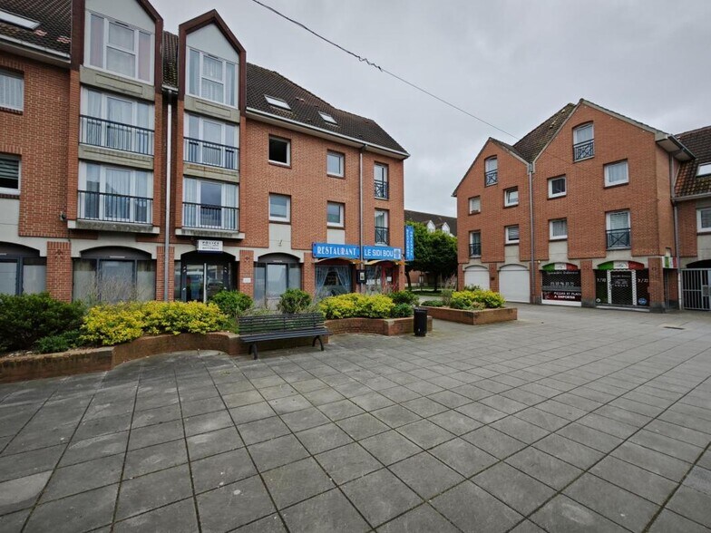Retail in Seclin for sale - Building Photo - Image 1 of 5