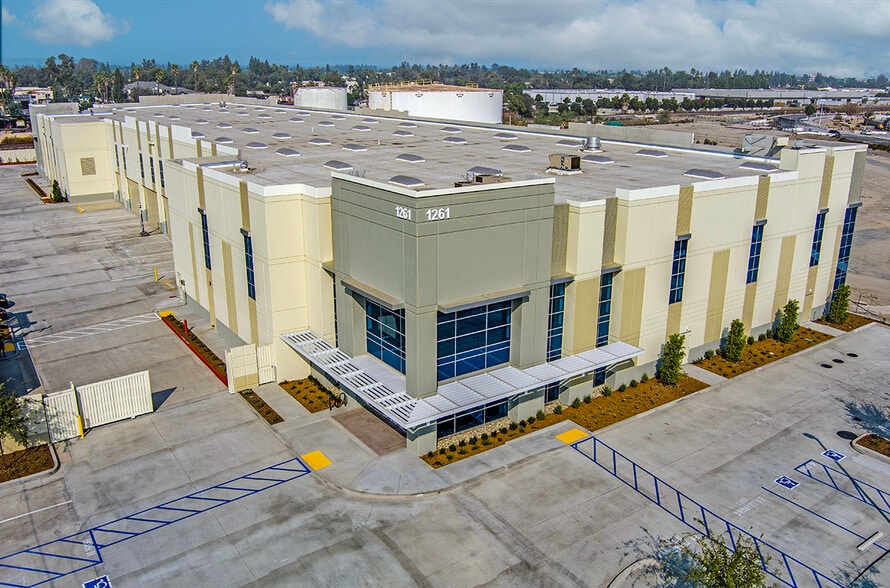 1261 E Airport Dr, Ontario, CA for lease - Building Photo - Image 3 of 4