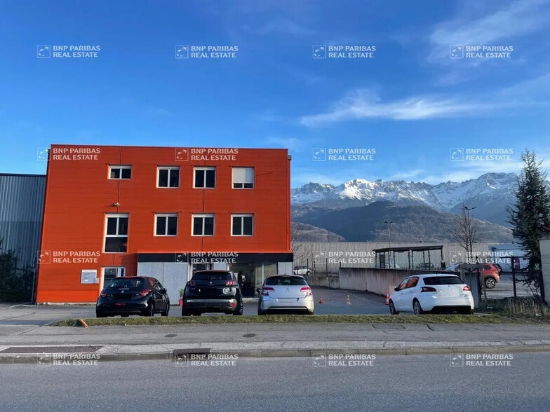 Office in Crolles for lease - Building Photo - Image 1 of 10