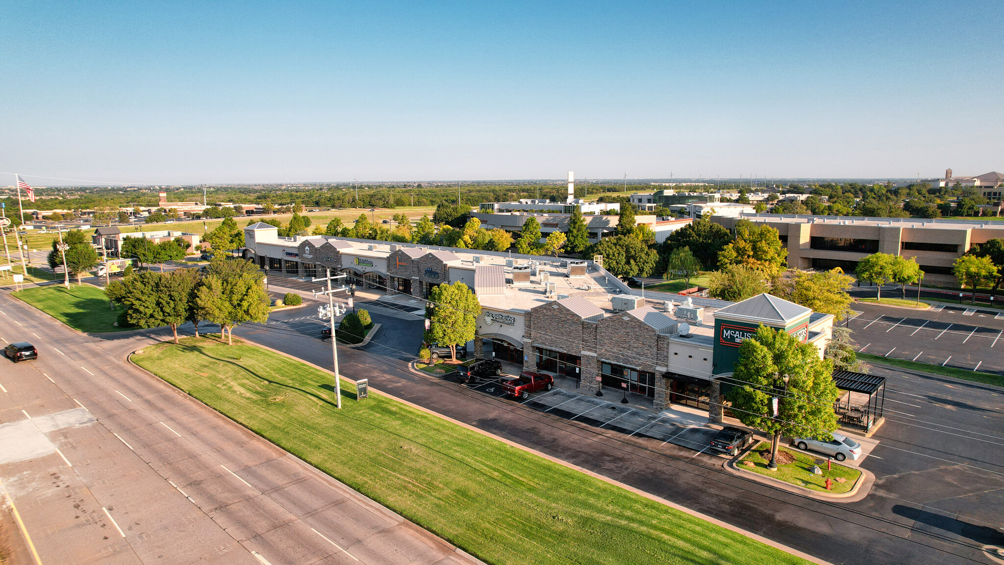 3521-3561 W Memorial Rd, Oklahoma City, OK à louer Photo du bâtiment- Image 1 de 7