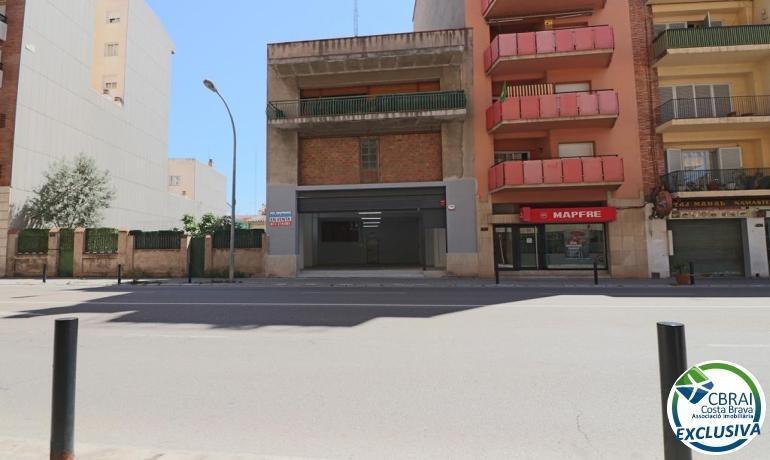 Multifamily in Figueres, Gerona for sale Primary Photo- Image 1 of 3