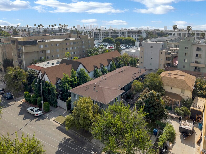 5440 Harold Way, Los Angeles, CA à vendre - Photo du bâtiment - Image 2 de 18