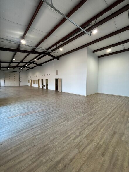 331 Highway 146 S, La Porte, TX à louer - Photo du bâtiment - Image 3 de 33