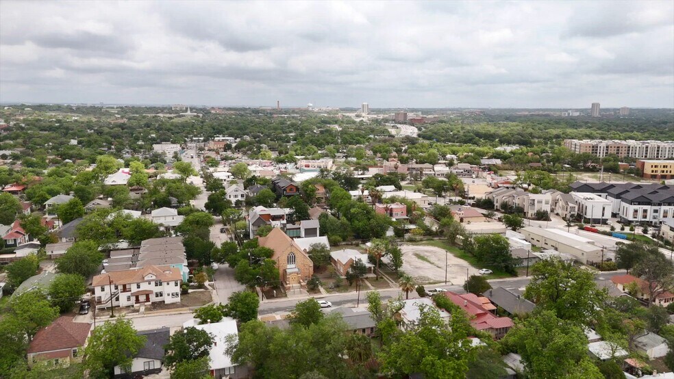 611 E Myrtle St, San Antonio, TX à vendre - Vidéo sur l’inscription commerciale - Image 2 de 24