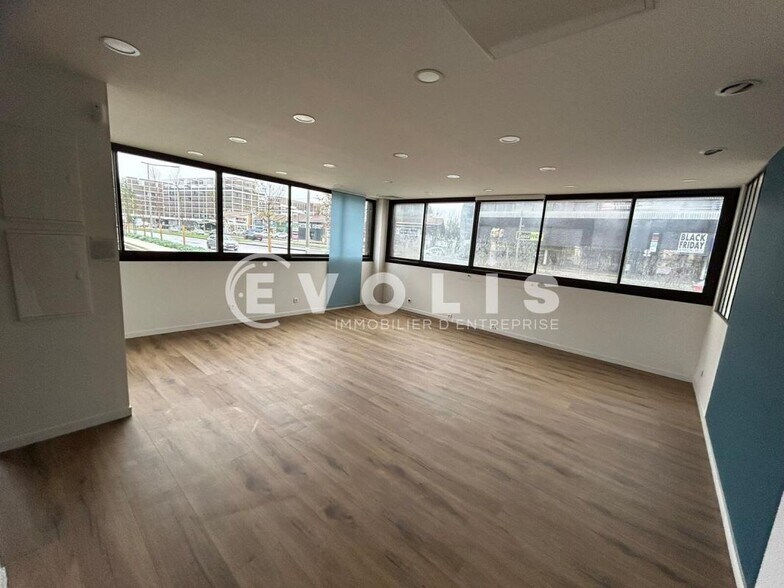 Office in Mérignac for lease - Interior Photo - Image 1 of 6