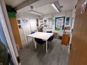 75 Chase Rd, London for lease Interior Photo- Image 2 of 3