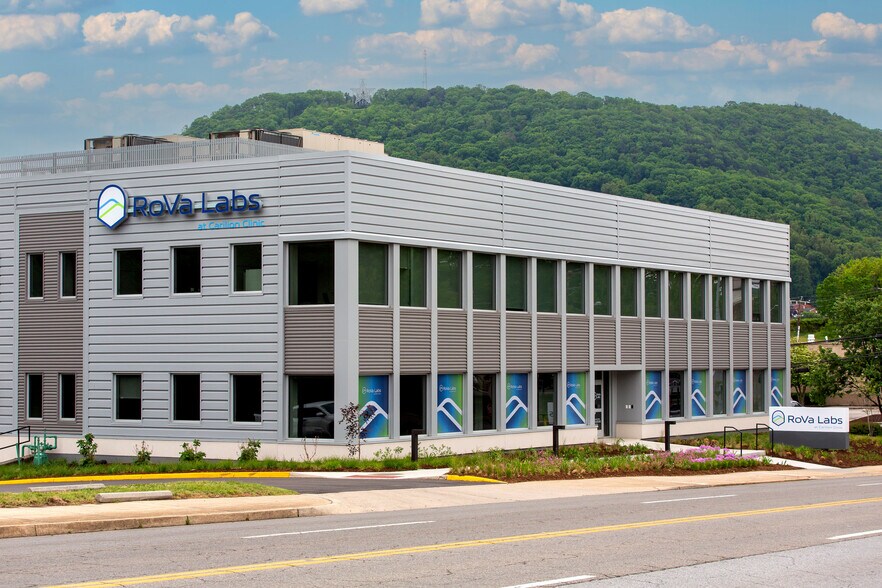 1030 S Jefferson St, Roanoke, VA for lease - Building Photo - Image 2 of 14