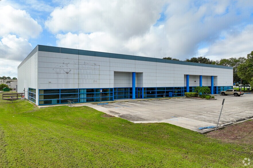 295-297 Barnes Blvd, Rockledge, FL à vendre - Photo principale - Image 2 de 14