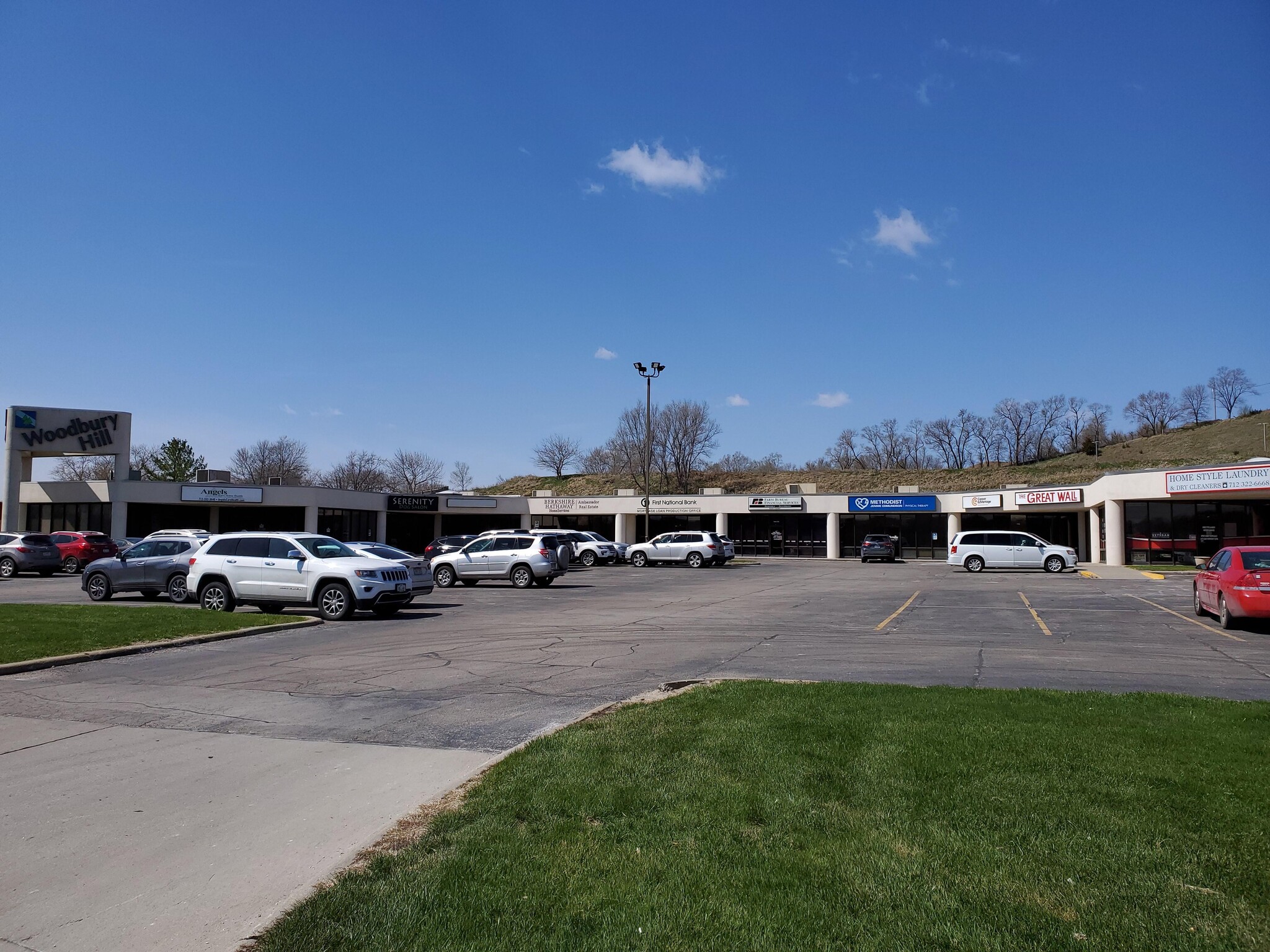 900 Woodbury Ave, Council Bluffs, IA for lease Building Photo- Image 1 of 3