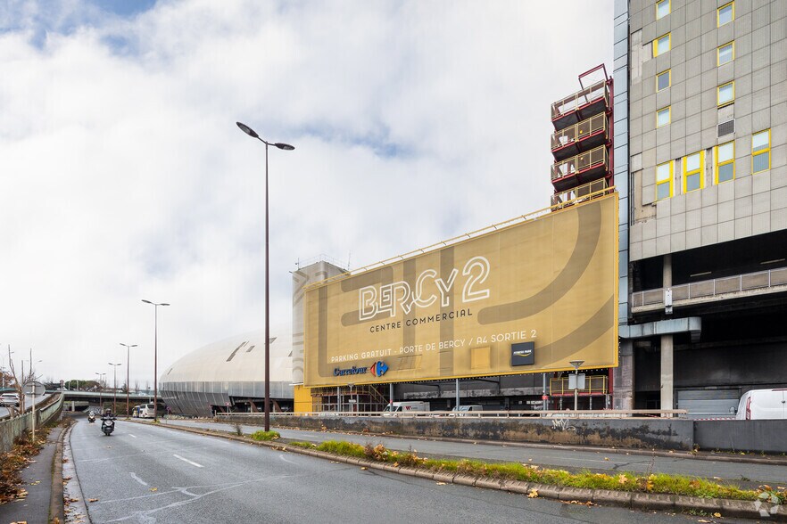 Retail in Charenton-le-Pont for lease - Building Photo - Image 3 of 4