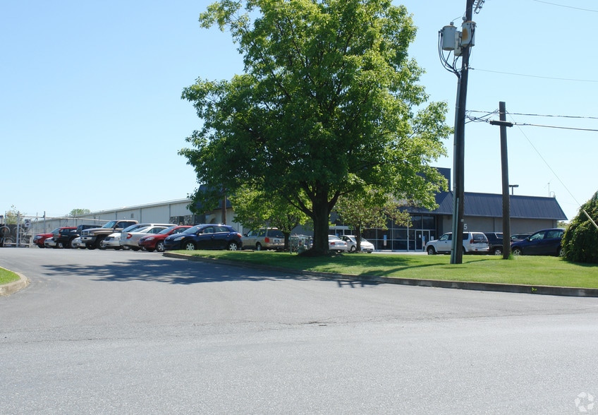 4415 Lewis Rd, Harrisburg, PA for lease - Building Photo - Image 3 of 5