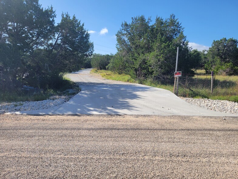 638 Bonita Dr, Blanco, TX for sale - Building Photo - Image 2 of 6