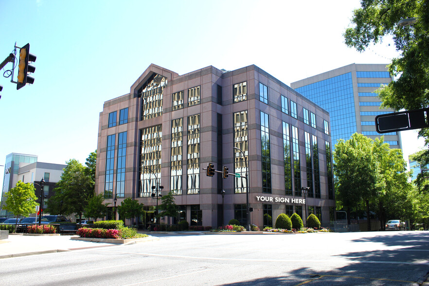 300 N Main St, Greenville, SC à louer - Photo du bâtiment - Image 1 de 5