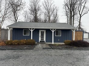 13554 Triadelphia Rd, Ellicott City, MD à louer Photo intérieure- Image 2 de 3