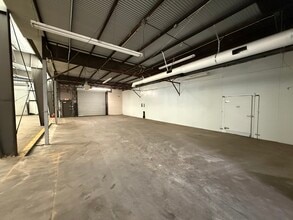 10857 Drury Ln, Lynwood, CA for lease Interior Photo- Image 2 of 9