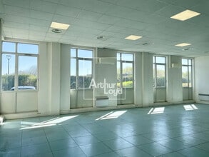 Office in Lieusaint for lease Interior Photo- Image 1 of 5