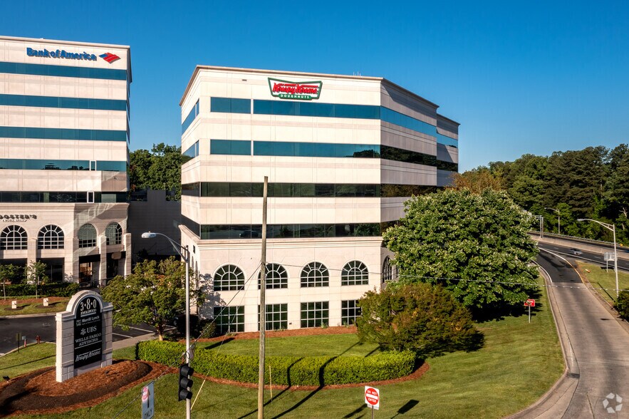 370 Knollwood St, Winston-Salem, NC à louer - Photo du bâtiment - Image 2 de 11