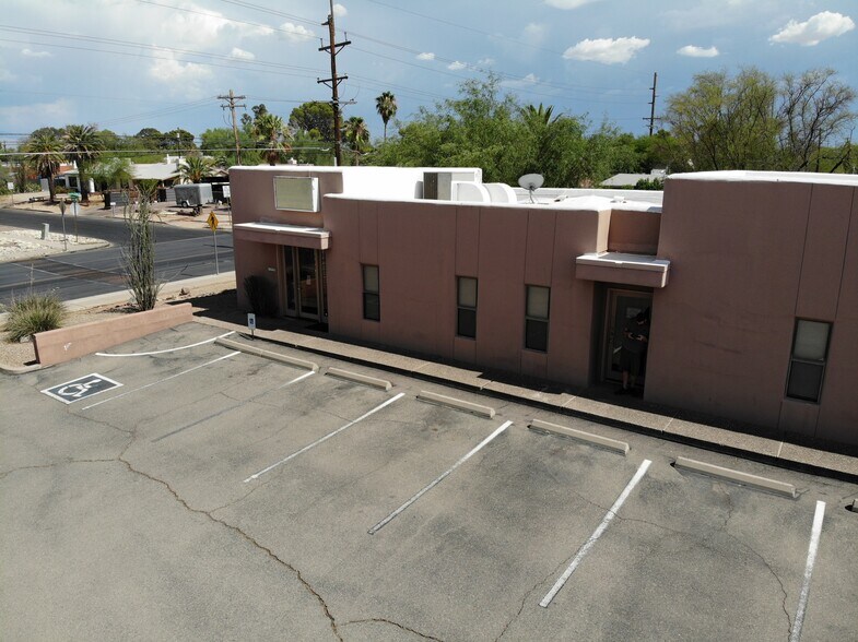2101 N Country Club Rd, Tucson, AZ à louer - Photo du bâtiment - Image 3 de 6