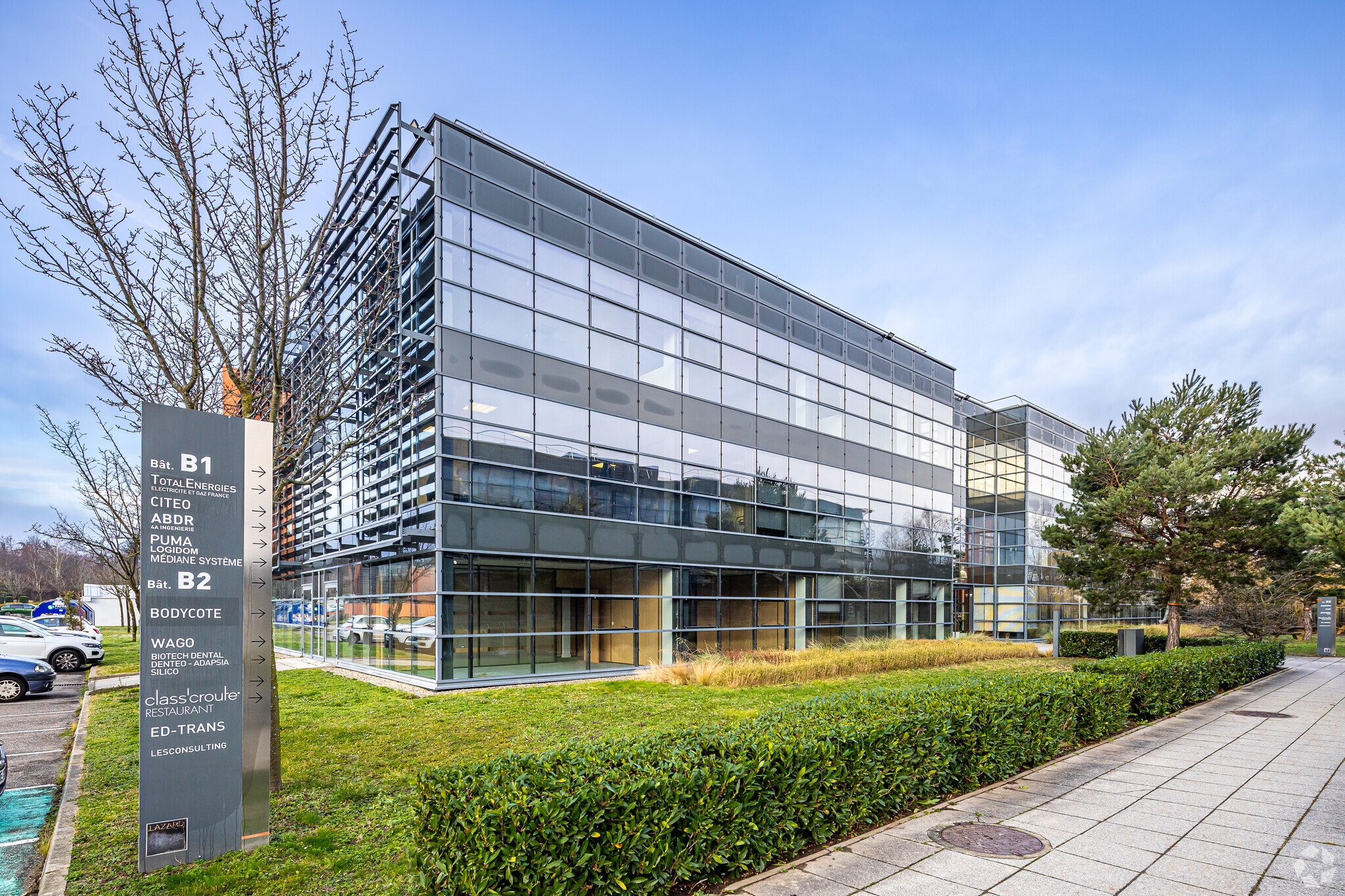 Office in Saint-Priest for lease Primary Photo- Image 1 of 5