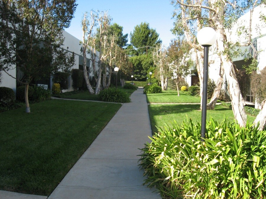 996 Lawrence Dr, Newbury Park, CA à louer Photo principale- Image 1 de 10